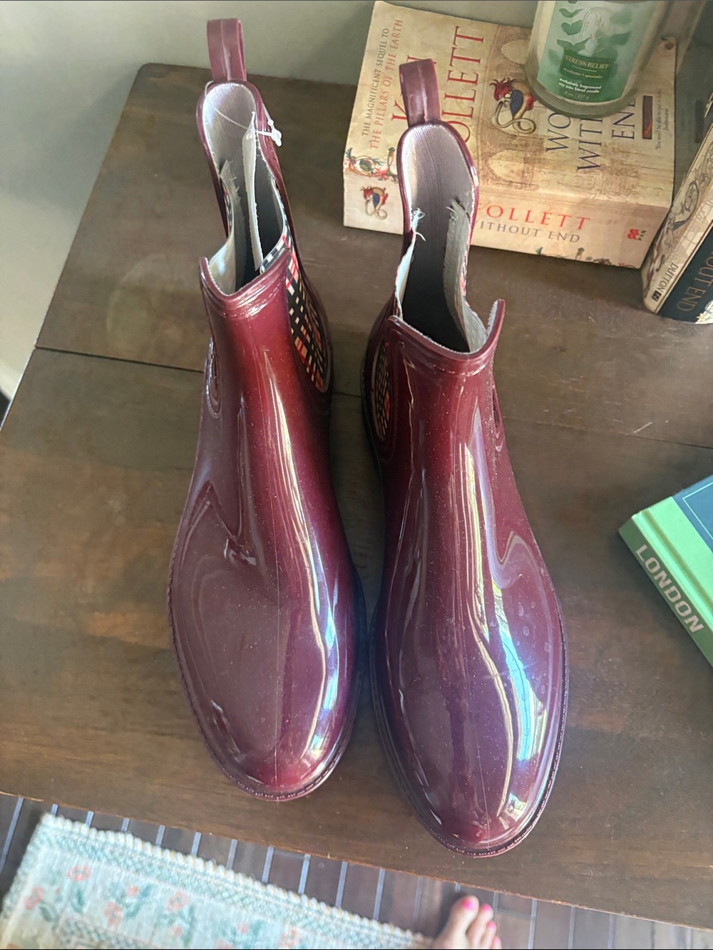 Men's Glossy Burgundy Chelsea Rain Boots - Slip-On Ankle Boots